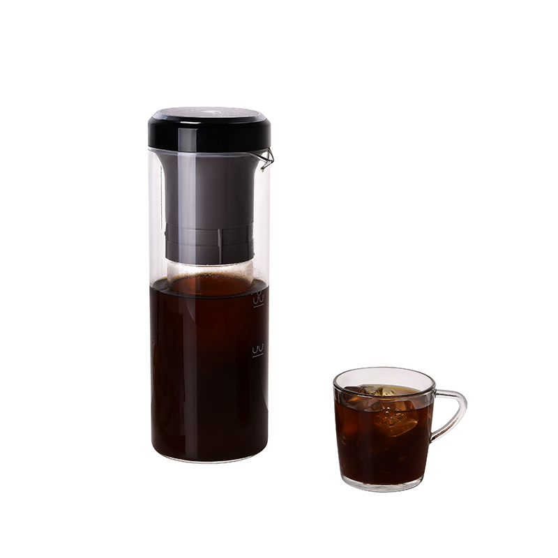 Cold brew maker for coffee and tea