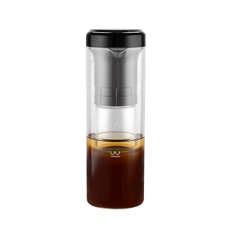 Cold brew maker for coffee and tea