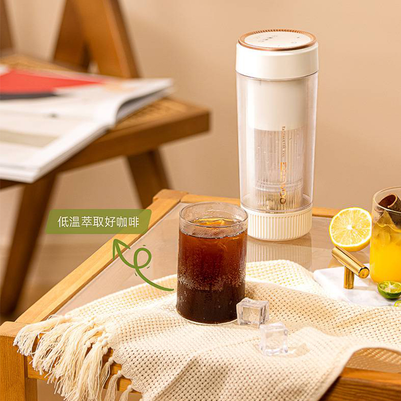 Cold brew maker for coffee and tea